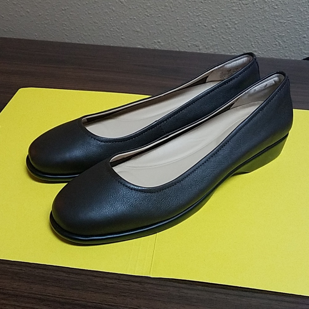 New w/o box Size 10 N Hush Puppies